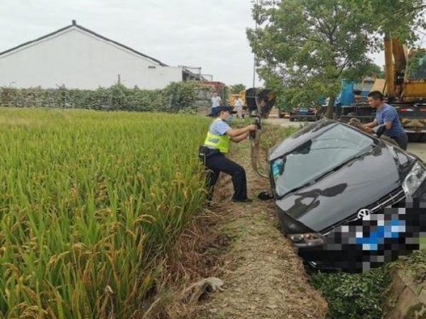 容城县吊车租赁电话_液压小吊车紧固
